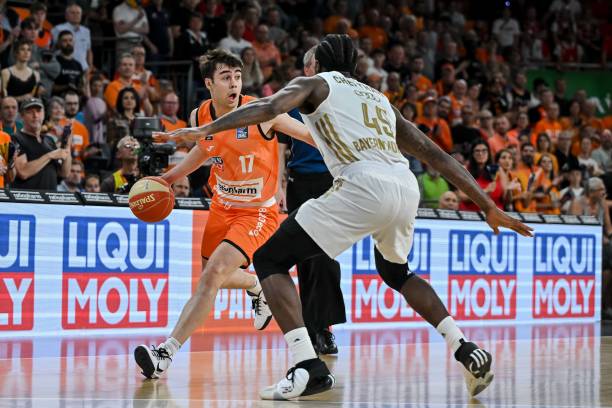 膝盖出现伤情，比利时官方：作为预防措施，库尔图瓦不出战乌克兰.