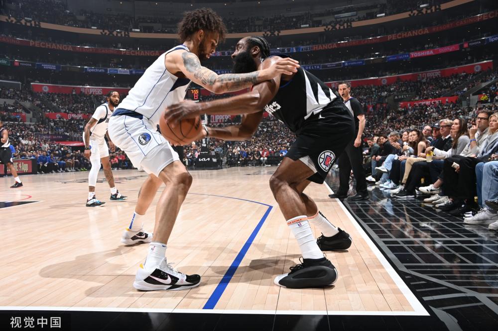 网球——WTA1000迈阿密站：郑钦文晋级八强.