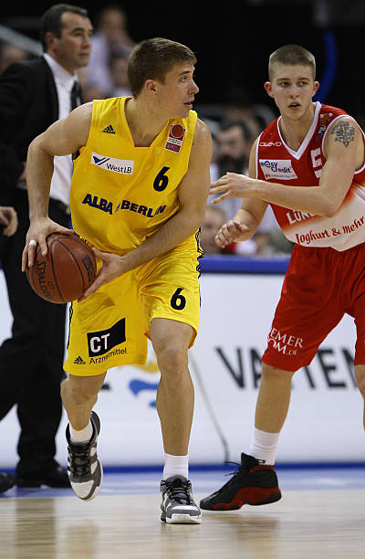 西超杯皇马3比0马洛卡进决赛，国家德比成期待，皇马占优.