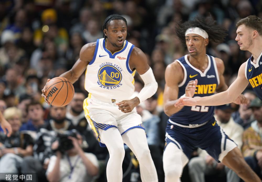 替补球员关键时刻破门逆转比赛