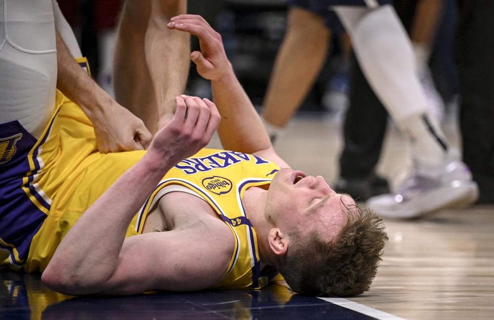 替补球员关键时刻破门逆转比赛